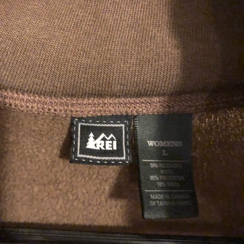 REI - Picture 3 of 6